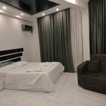Golden Fish Hotel บาทูมิ ภายนอก รูปภาพ