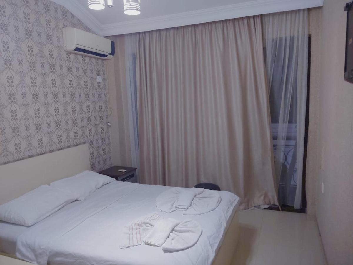 Golden Fish Hotel บาทูมิ ภายนอก รูปภาพ